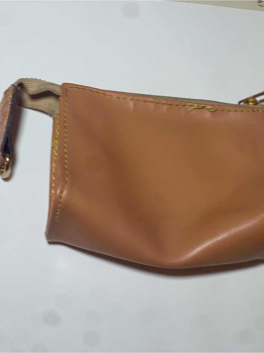 Louis Vuitton Peach Leather Zip Coin Pouch has damage - Picture 8 of 13